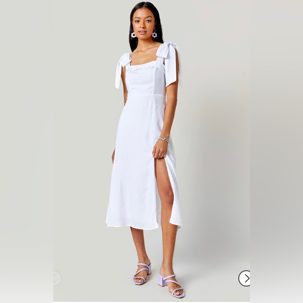 Francesca’s Tyra Shoulder Bow Tie Midi Dress in White Size M